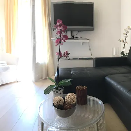 Cannes, 200m To Palais, Walk Everywhere 칸느