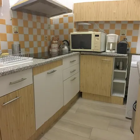 Cannes, 200m To Palais, Walk Everywhere 칸느